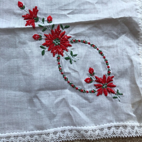 Vintage Treasure Masters embroidered handkerchief - Picture 2 of 7
